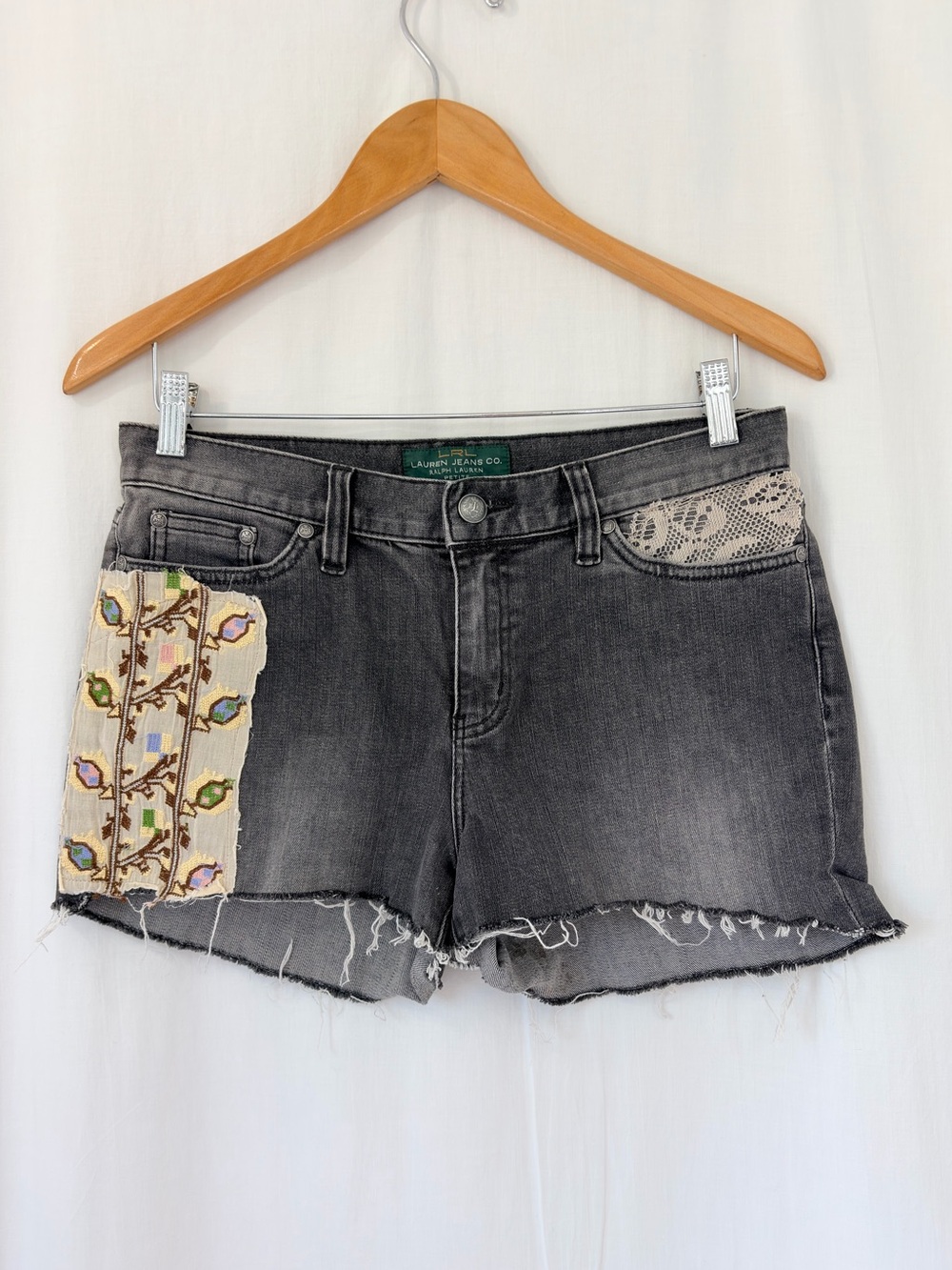 Ralph Lauren Jeans Co Gray Distressed Denim Shorts Lace Embroidered Patchwork 6P